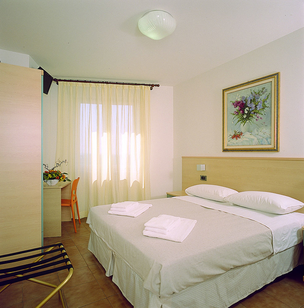 Hotel San Benedetto Пескьера-дель-Гарда Экстерьер фото